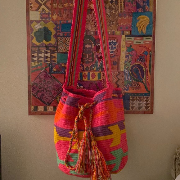 Colombian Wayuu hand woven one of a kind drawstring shoulder bag. - Picture 5 of 13